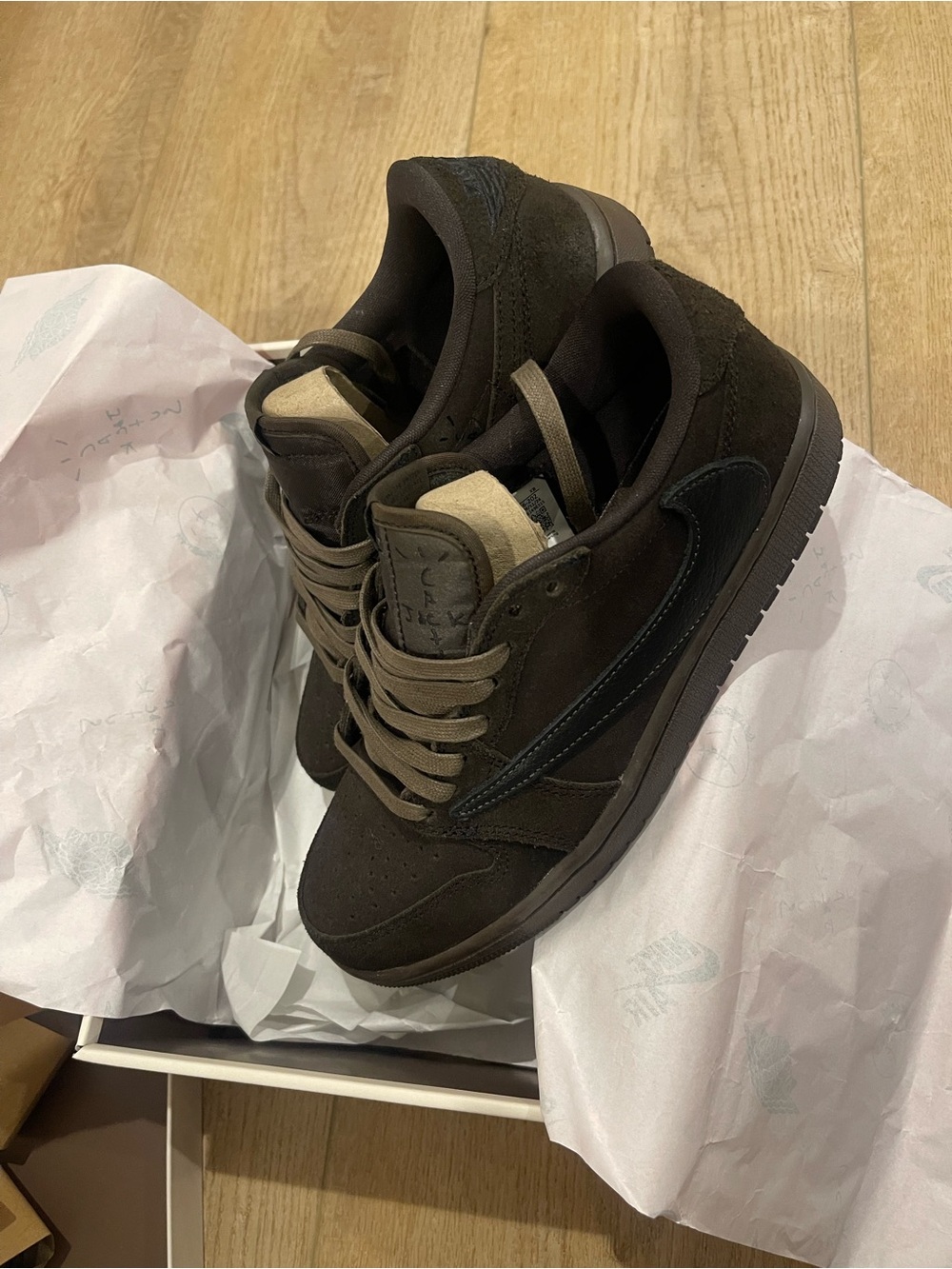 Travis Scott Jordan 1 - Picture 2 of 4